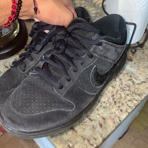 Nike Dunk Low SP
Undefeated 5 On It Black size 10